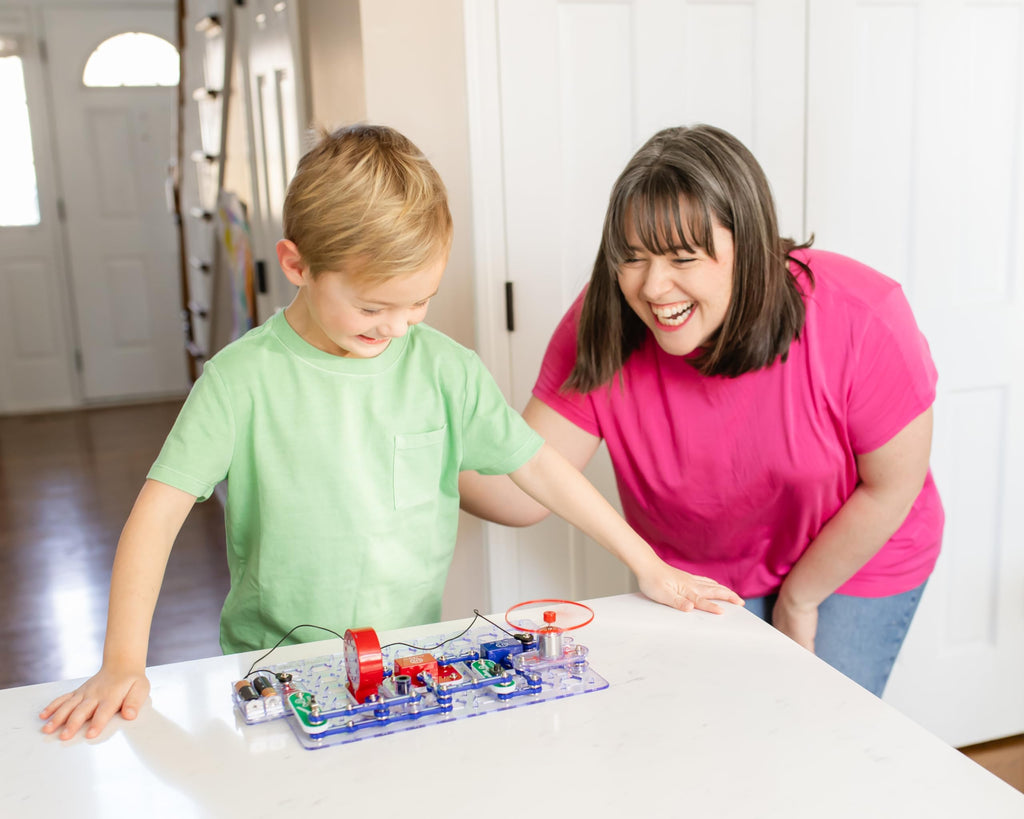 Snap Circuits® Extreme SC750 | Electronic Science Kit | 750 Project STEM Educational Toy | Ages 8+
