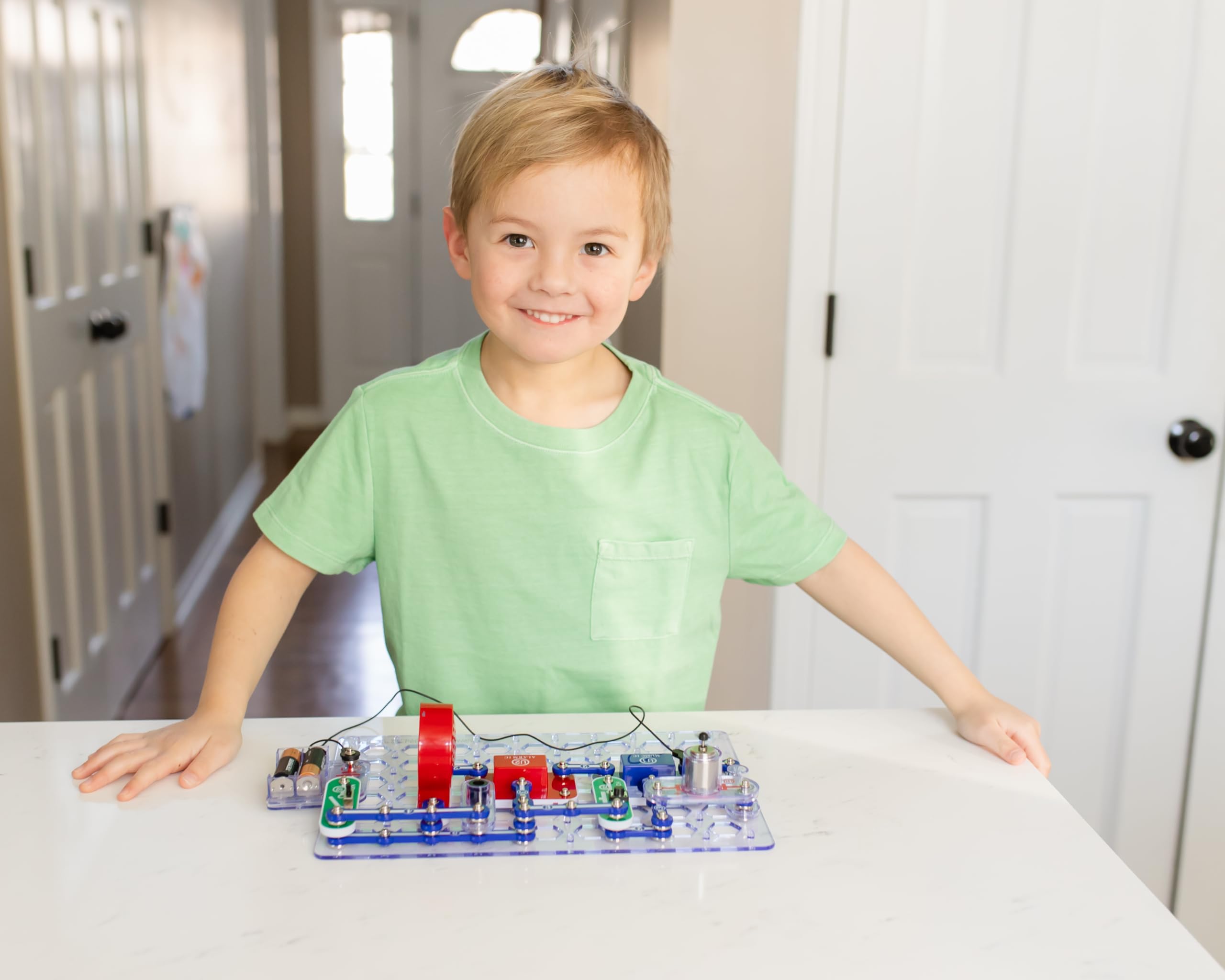 Snap Circuits® Extreme SC750 | Electronic Science Kit | 750 Project STEM Educational Toy | Ages 8+