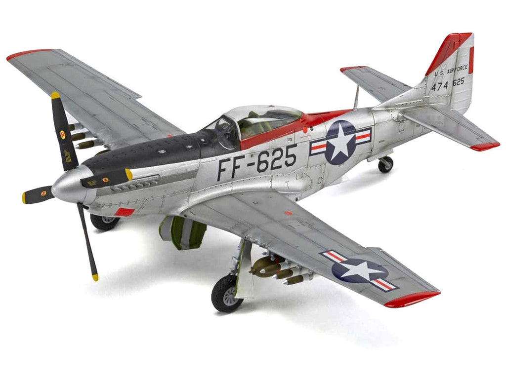 Airfix - Level 2 Model Kit North American F-51D Mustang Fighter Aircraft