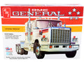 AMT - Skill 3 Model Kit GMC General Truck Tractor 1/25 Scale Model