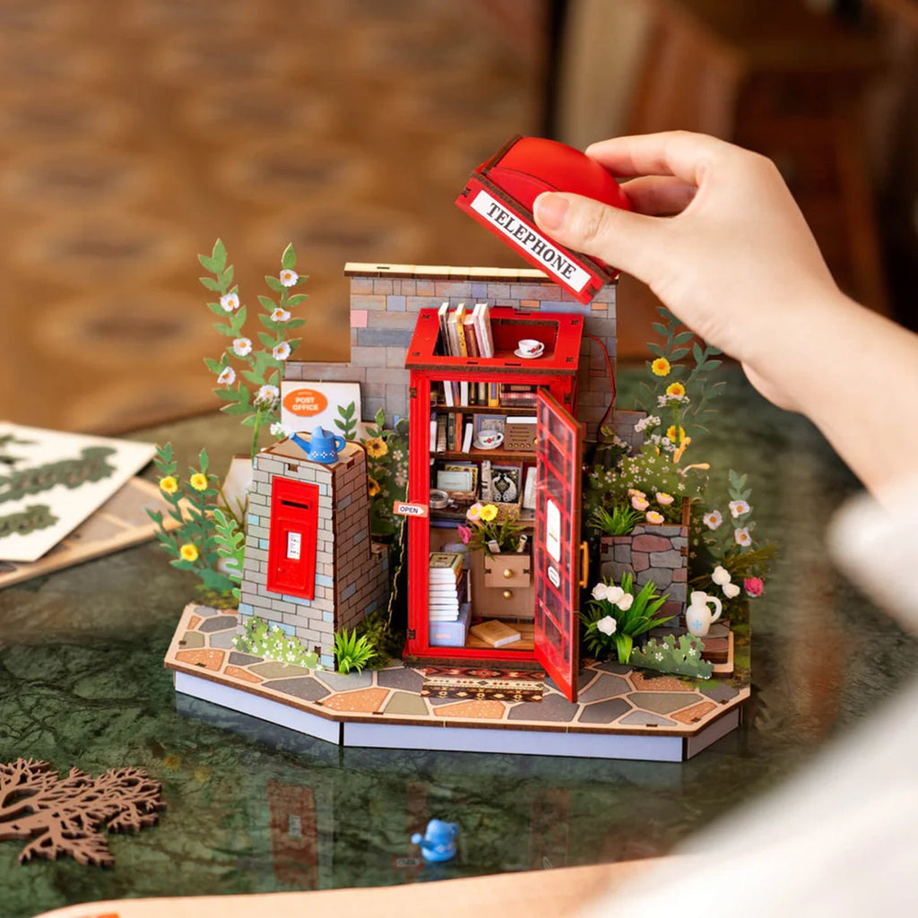 Rolife Blossom Book Booth DIY Miniature House TGS05