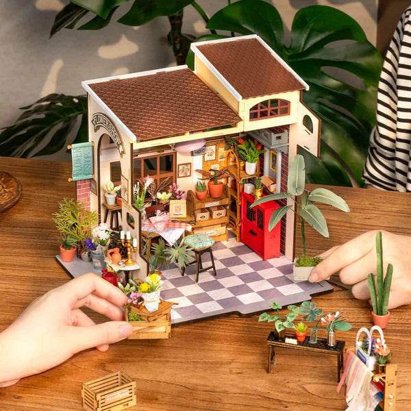 Rolife Emily's Flower Shop Miniature House DG145