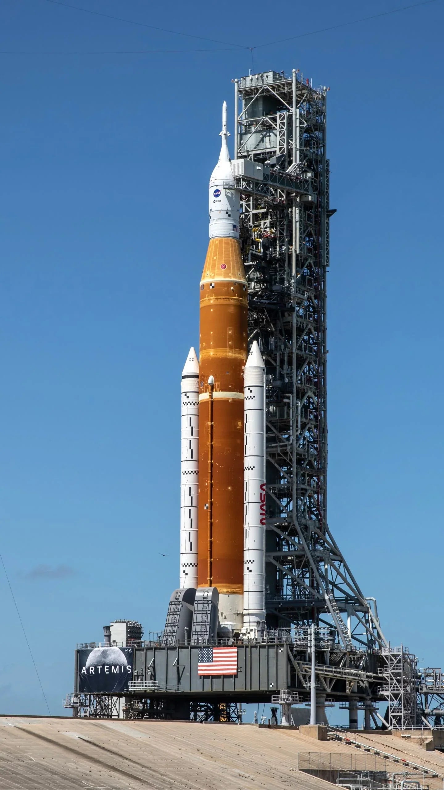 Estes Rockets - NASA SLS Flying-Rocket-Building Kit, Beginner Replica Flying-Rocket-Model Kit for Ages 10+