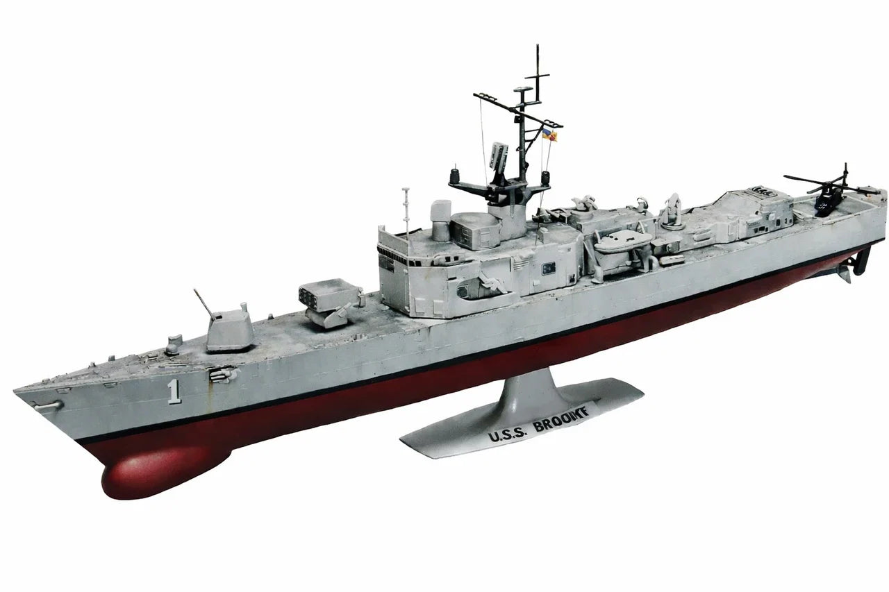 1:311 USS Brooke (DEG-1/FFG-1) Guided Missile Destroyer Escort Plastic Model