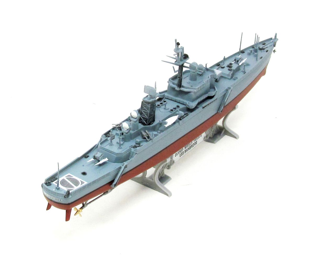 1:600 USS Bainbridge (CGN-25) Nuclear Powered Guided Missile Frigate with Trading Card