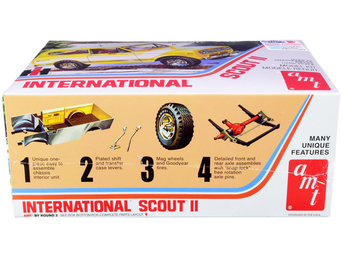 AMT - Skill 2 Model Kit IH International Harvester Scout II 1/25 Scale Model
