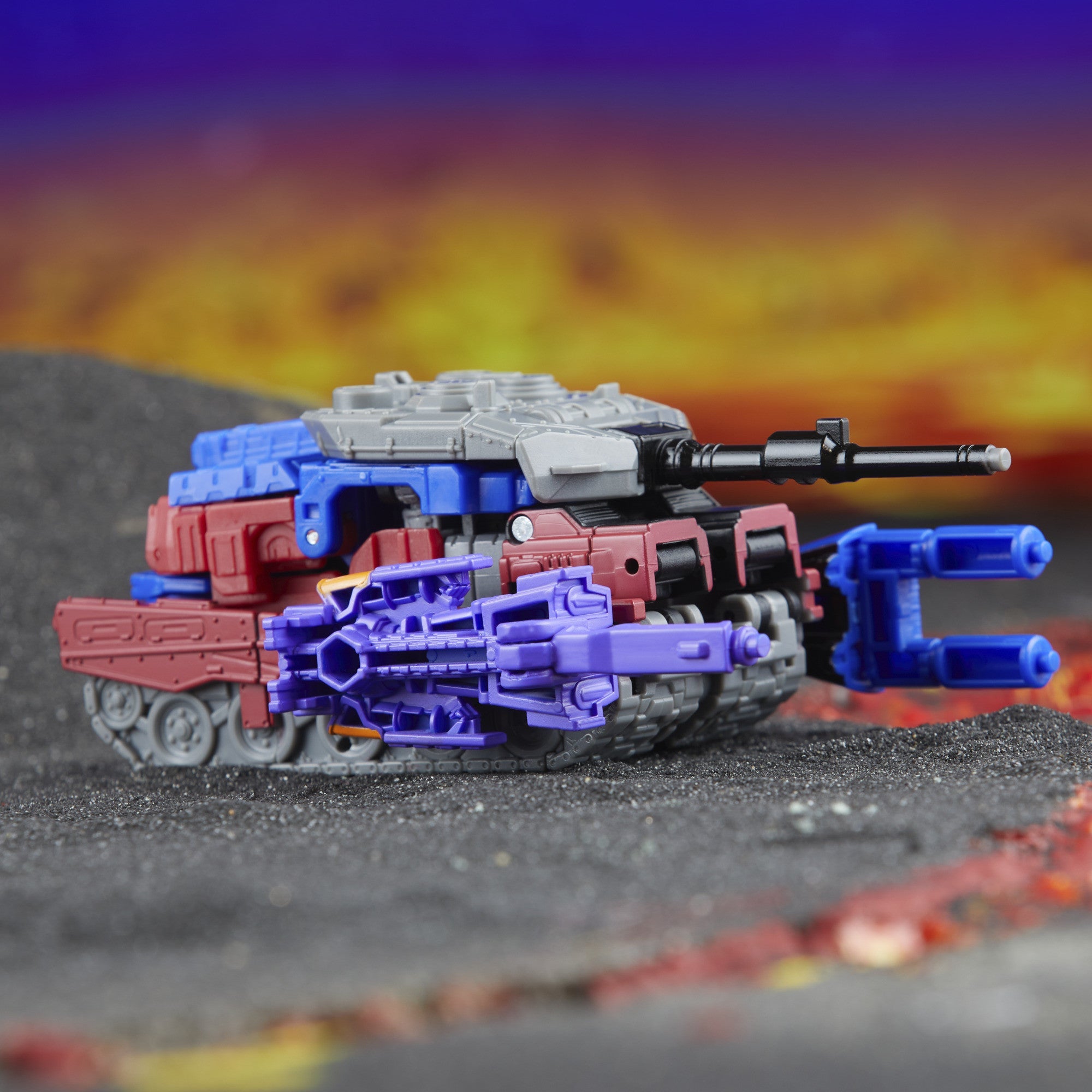 Quake - Transformers Legacy United Deluxe Class G1 Universe action figure