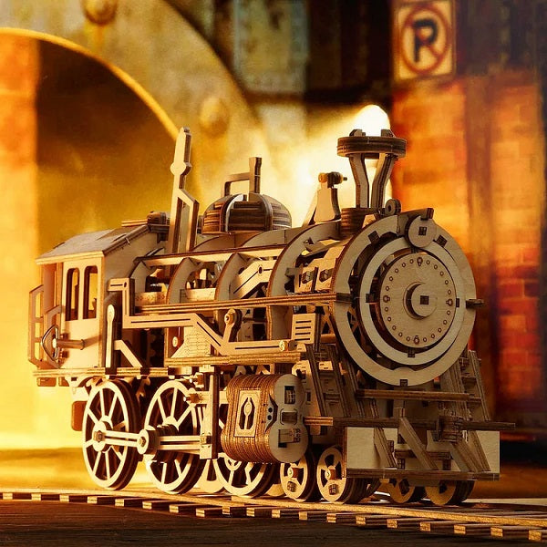 Mechanical Wood Models; Steam Locomotive - with wind-up spring